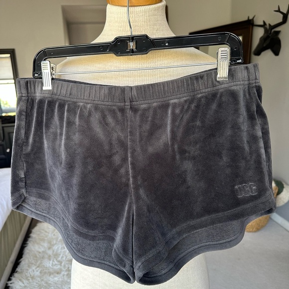 UGG Women's Dark Gray Fleece Athletic Shorts, size large - Picture 8 of 12